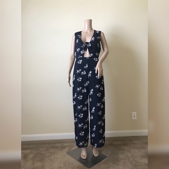 ✨Navy Blue Floral Jumpsuit✨ - Picture 2 of 7